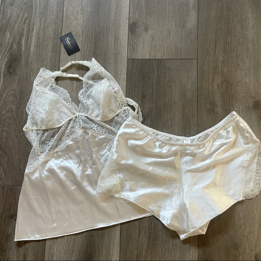 NWT Fredricks of Hollywood lingerie white Large
